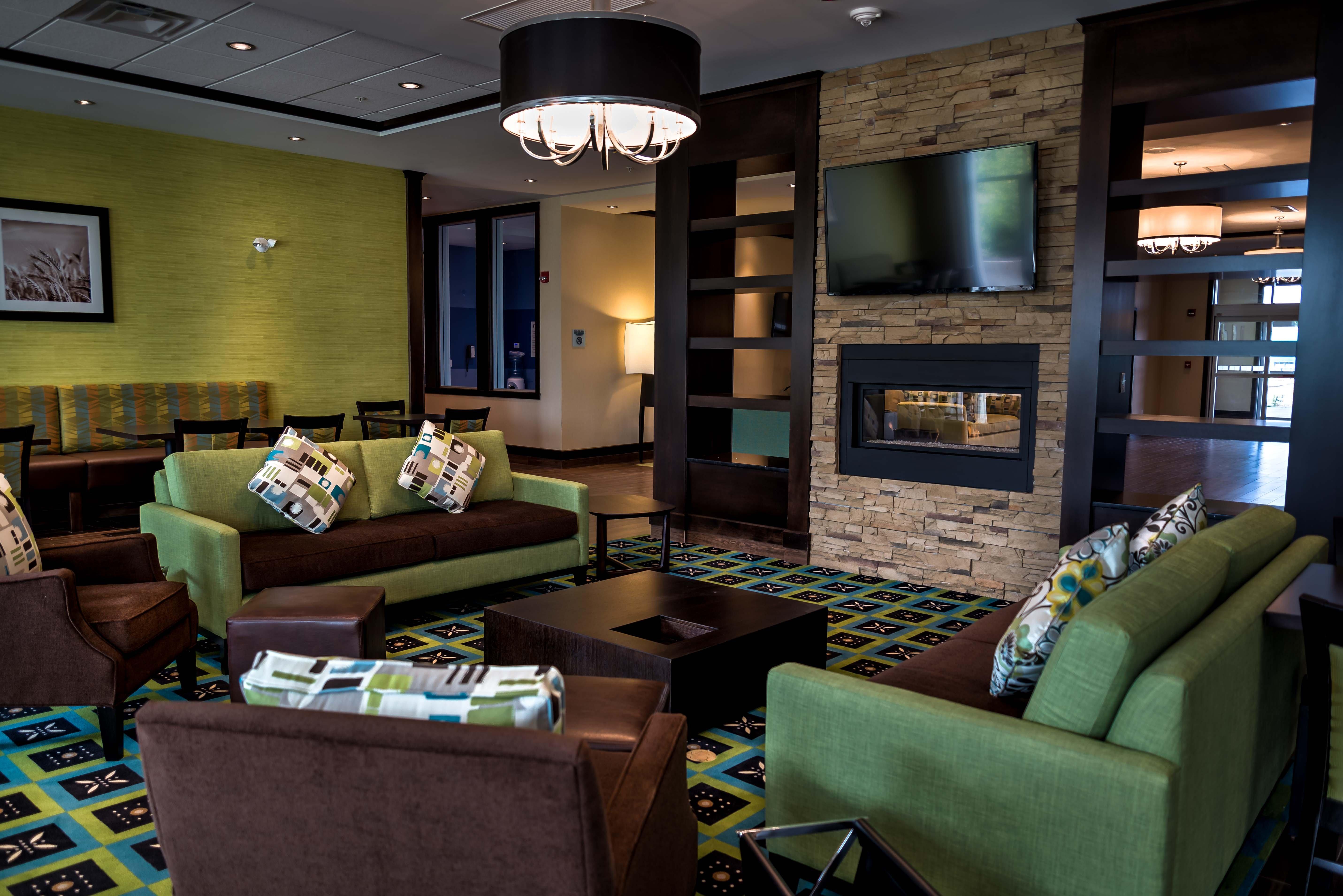 Holiday Inn Express & Suites Spruce Grove - Stony Plain By Ihg Exterior foto